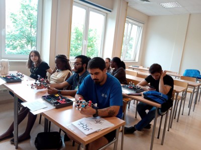 Letni program TABMED (Torun and Bydgoszcz Medical Summer Program) w Katedrze Chemii Organicznej, realizowany przez zagranicznych studentów kierunku farmacja . Kliknij, aby powiększyć zdjęcie.